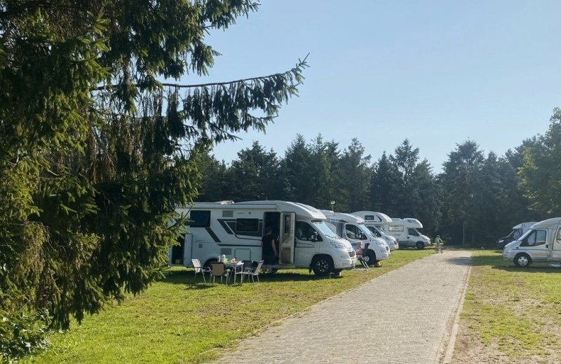 Wohnmobilstellplatz gepflastert